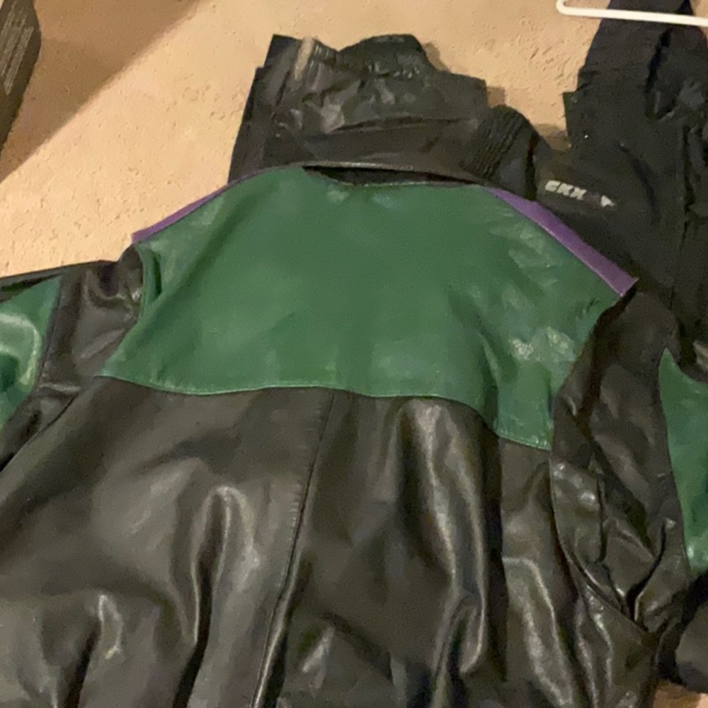 Heavy duty, genuine leather snowmobile suit. - Picture 8 of 16